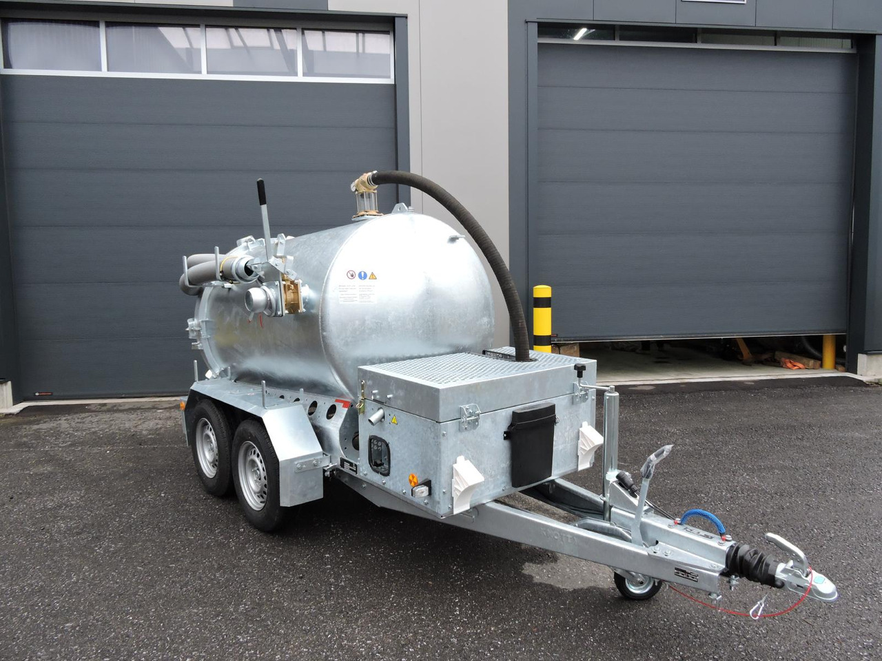 Vacuum system1500l / M-Vac 2000 - Kamion me vakuum: foto 2 Vacuum system1500l / M-Vac 2000 - Kamion me vakuum: foto 2