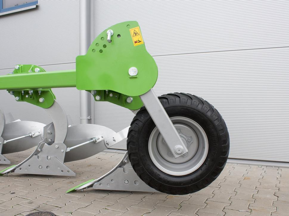 Plug i ri Bomet Pflüge / Single-beam plow / Charrue mono-poutre / Aratro / Плуг / Pług jednobelkowy Libra 3+1: foto 8