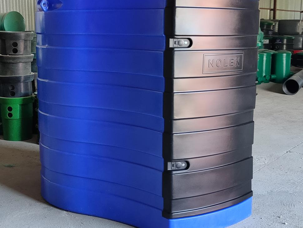 DC AdBlue-Behälter / AdBlue tank / Cuve à AdBlue / Serbatoio / Depósito / Бак для AdBlue / Zbiornik AdBlue 1500 l - Rezervuari i magazinimit: foto 2 DC AdBlue-Behälter / AdBlue tank / Cuve à AdBlue / Serbatoio / Depósito / Бак для AdBlue / Zbiornik AdBlue 1500 l - Rezervuari i magazinimit: foto 2