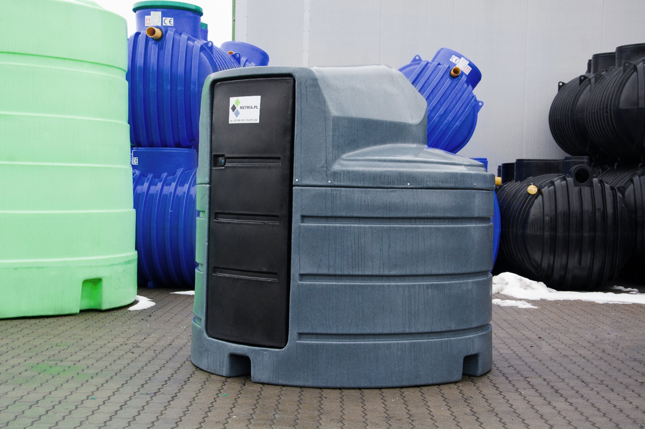 DC Dieseltank / Double-walled fuel tank for diesel fuel / Cuve à gasoil / Sebatoio gasolio / Бак для дизельного топлива / Zbiornik 2500 l - Rezervuari i magazinimit: foto 1 DC Dieseltank / Double-walled fuel tank for diesel fuel / Cuve à gasoil / Sebatoio gasolio / Бак для дизельного топлива / Zbiornik 2500 l - Rezervuari i magazinimit: foto 1