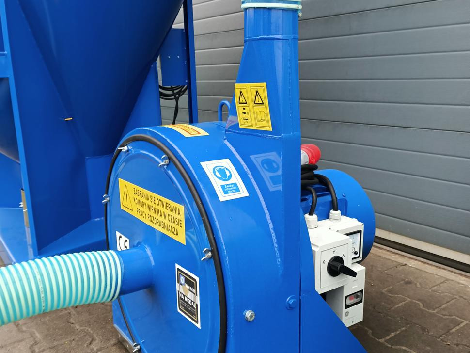 Dozamech Getreidebrecher / Grain crusher / Broyeur à grains / Trituratore / Измельчитель / Rozdrabniacz - Pajisje blegtorale: foto 2 Dozamech Getreidebrecher / Grain crusher / Broyeur à grains / Trituratore / Измельчитель / Rozdrabniacz - Pajisje blegtorale: foto 2