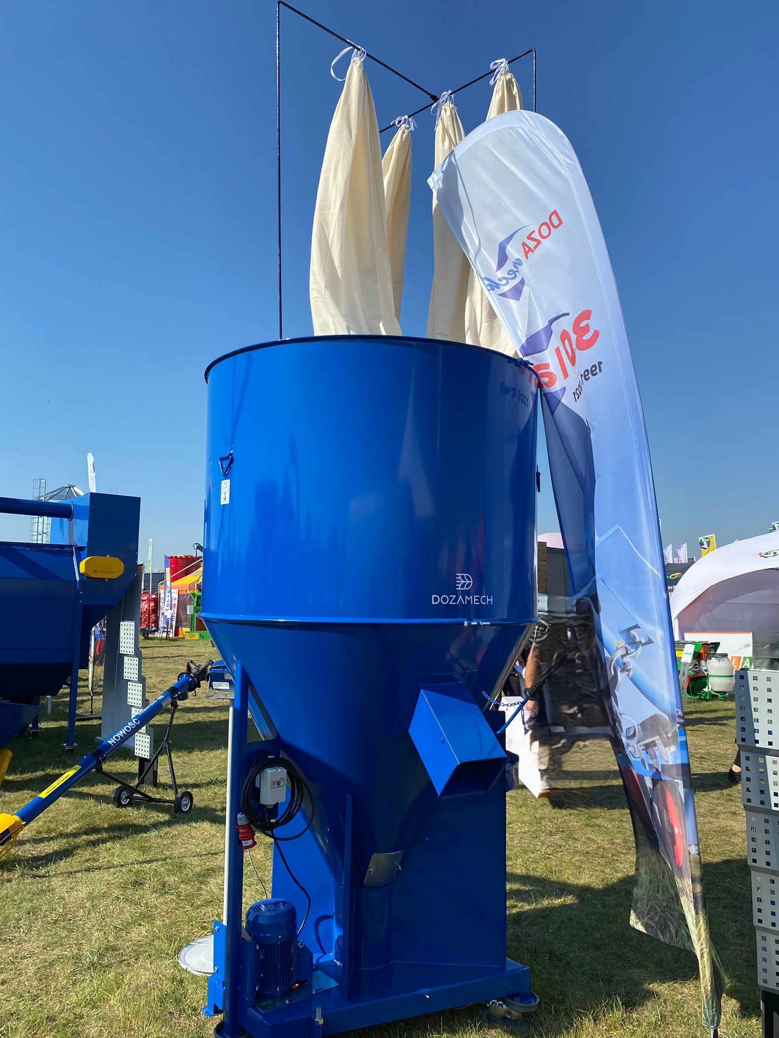 Dozamech Getreidemischanlage / Feed mixer / Melangeuse de fourrage / Miscelatore di mangime / Кормосмеситель / Mieszalnik H-033/2 1000 kg - Pajisje blegtorale: foto 4 Dozamech Getreidemischanlage / Feed mixer / Melangeuse de fourrage / Miscelatore di mangime / Кормосмеситель / Mieszalnik H-033/2 1000 kg - Pajisje blegtorale: foto 4