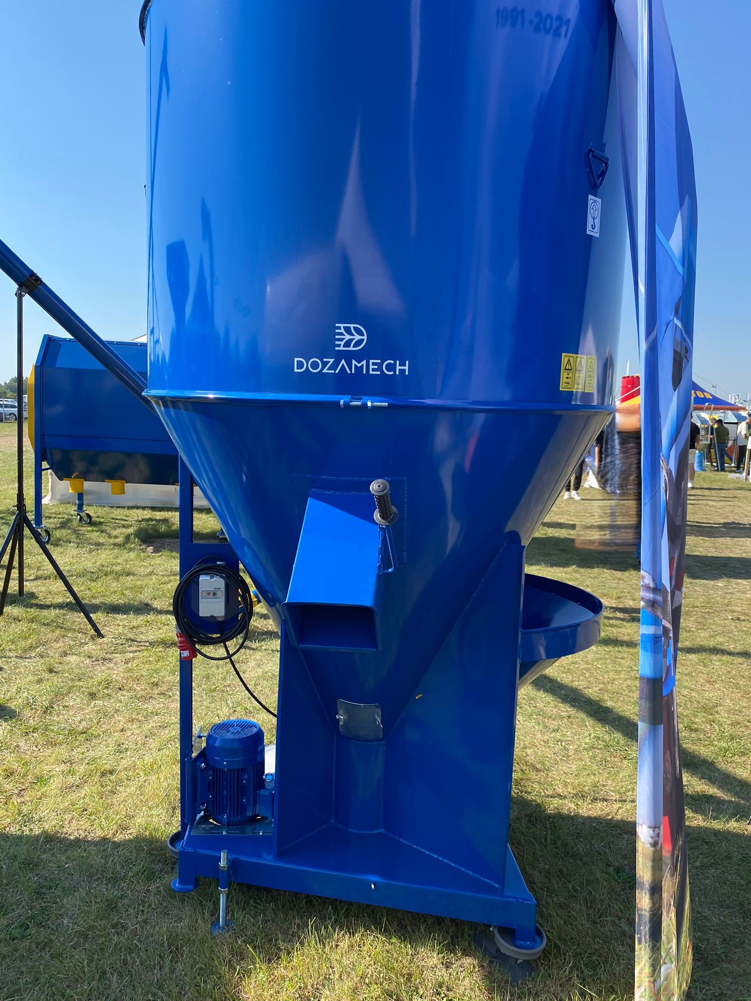 Dozamech Getreidemischanlage / Feed mixer / Melangeuse de fourrage / Miscelatore di mangime / Кормосмеситель / Mieszalnik H-033/2 1000 kg - Pajisje blegtorale: foto 5 Dozamech Getreidemischanlage / Feed mixer / Melangeuse de fourrage / Miscelatore di mangime / Кормосмеситель / Mieszalnik H-033/2 1000 kg - Pajisje blegtorale: foto 5