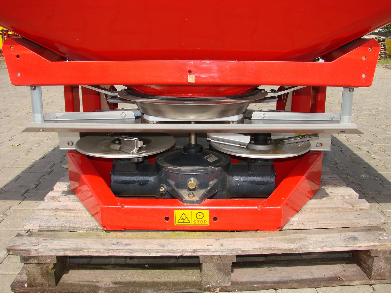 JAR-MET Düngerstreuer / Fertilizer spreader / Epandeur d'engrais / Rozsiewacz nawozów 1200 kg - Shpërndarës plehu kimik: foto 5 JAR-MET Düngerstreuer / Fertilizer spreader / Epandeur d'engrais / Rozsiewacz nawozów 1200 kg - Shpërndarës plehu kimik: foto 5