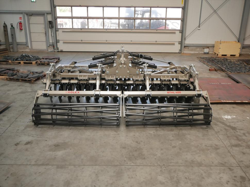 ROLEX Hydraulische Scheibenegge / Hydraulic discs harrow / Dechaumeur à disques / Erpice a dischi / Гидравлическая дисковая борона / Brona talerzowa hydraulicznie składana lekka 4 m - Lesë me disk: foto 4 ROLEX Hydraulische Scheibenegge / Hydraulic discs harrow / Dechaumeur à disques / Erpice a dischi / Гидравлическая дисковая борона / Brona talerzowa hydraulicznie składana lekka 4 m - Lesë me disk: foto 4