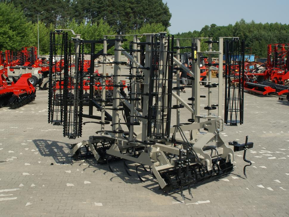 ROLEX Saatbettkombination / Hydraulically cultivator / Vibroculteur / Aggregato di coltivazione /  Почвообрабатывающий гидравлический складывающийся агрегат / Agregat uprawowy hydraulicznie składany - Kultivator: foto 1 ROLEX Saatbettkombination / Hydraulically cultivator / Vibroculteur / Aggregato di coltivazione /  Почвообрабатывающий гидравлический складывающийся агрегат / Agregat uprawowy hydraulicznie składany - Kultivator: foto 1