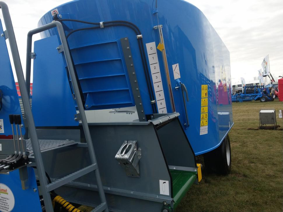 Vagon për përzierjen e foragjereve i ri ZAMET Futtermischwagen / Feed mixer / Melangeuse / Carro miscelatore / Vagoneta de alimentación /Кормораздатчик / Wóz paszowy 16 m3: foto 14 Vagon për përzierjen e foragjereve i ri ZAMET Futtermischwagen / Feed mixer / Melangeuse / Carro miscelatore / Vagoneta de alimentación /Кормораздатчик / Wóz paszowy 16 m3: foto 14