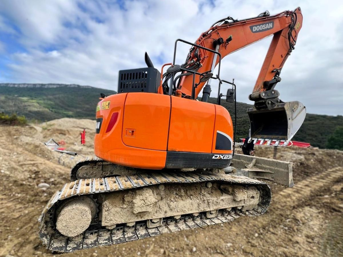 Doosan DX235 LCR-5 PELLE A CHENILLES 26T - Ekskavator me zinxhirë: foto 4 Doosan DX235 LCR-5 PELLE A CHENILLES 26T - Ekskavator me zinxhirë: foto 4