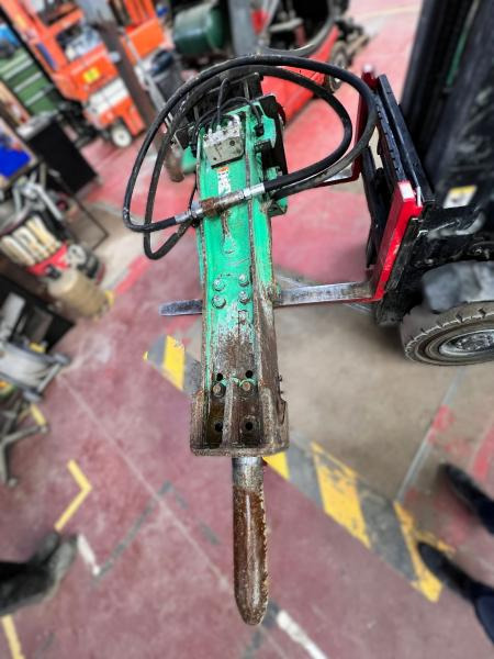 MONTABERT M900 BRH Marteau hydraulique pour 15-25T - Çekiç hidraulik: foto 2 MONTABERT M900 BRH Marteau hydraulique pour 15-25T - Çekiç hidraulik: foto 2