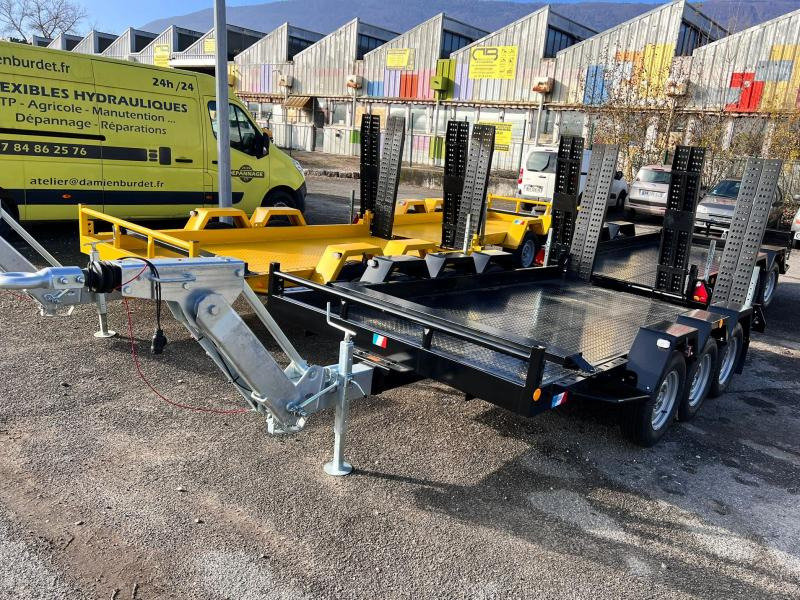Moiroud TR3500 3 ESSIEUX 3T5 NEUVE MOIROUD NOIRE LARGE - Rimorkio për makineri ndërtimi: foto 1 Moiroud TR3500 3 ESSIEUX 3T5 NEUVE MOIROUD NOIRE LARGE - Rimorkio për makineri ndërtimi: foto 1