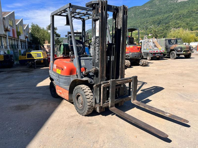 Toyota 426 FGF15 CHARIOT ELEVATEUR A GAZ 1,5T 4,3m - Pirun më gaz: foto 5 Toyota 426 FGF15 CHARIOT ELEVATEUR A GAZ 1,5T 4,3m - Pirun më gaz: foto 5