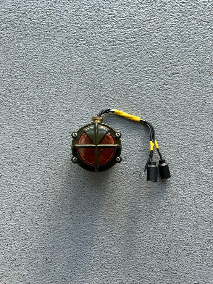 MAN KAT 1-8X8-6X6-4X4-INDICATOR LAMP-OFF-ROAD TRUCK - Pjesë këmbimi: foto 1 MAN KAT 1-8X8-6X6-4X4-INDICATOR LAMP-OFF-ROAD TRUCK - Pjesë këmbimi: foto 1