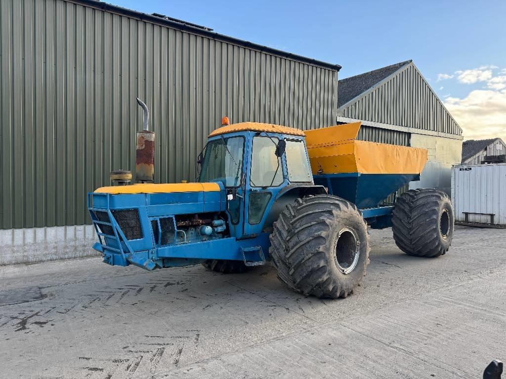 Ford 8210 Self Propelled Gravel Cart - Traktor: foto 1 Ford 8210 Self Propelled Gravel Cart - Traktor: foto 1