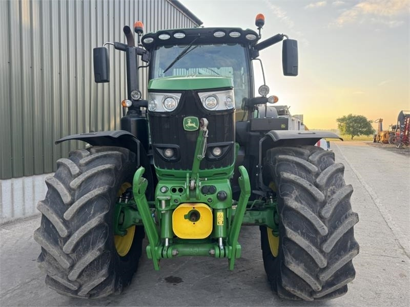 John Deere 6215R Command Pro **Ultimate Edition**Front PTO** - Traktor: foto 5 John Deere 6215R Command Pro **Ultimate Edition**Front PTO** - Traktor: foto 5