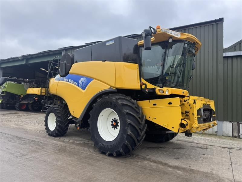 New Holland CR 9070 Narrow Body c/w 30ft Header - Kokë e makinës korrëse: foto 3 New Holland CR 9070 Narrow Body c/w 30ft Header - Kokë e makinës korrëse: foto 3