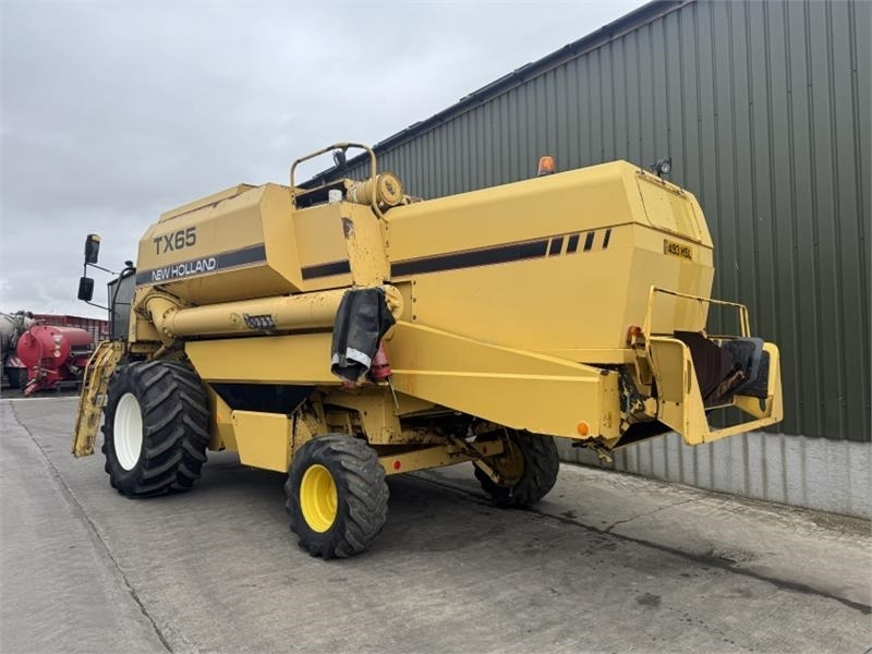 New Holland TX65 c/w 17ft Header - Kokë e makinës korrëse: foto 2 New Holland TX65 c/w 17ft Header - Kokë e makinës korrëse: foto 2