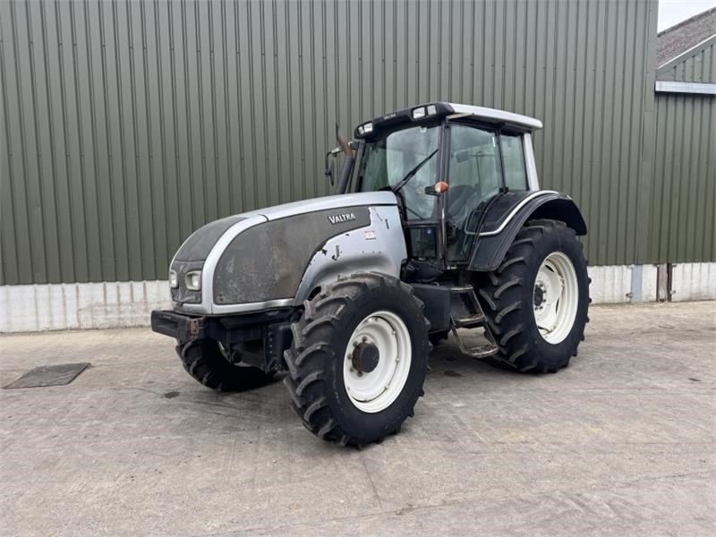 Valtra T 121 - Traktor: foto 1 Valtra T 121 - Traktor: foto 1