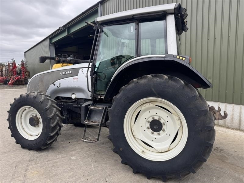 Valtra T 121 - Traktor: foto 2 Valtra T 121 - Traktor: foto 2