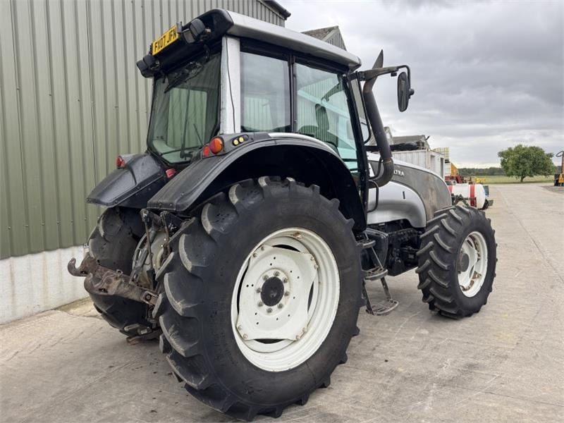 Valtra T 121 - Traktor: foto 4 Valtra T 121 - Traktor: foto 4