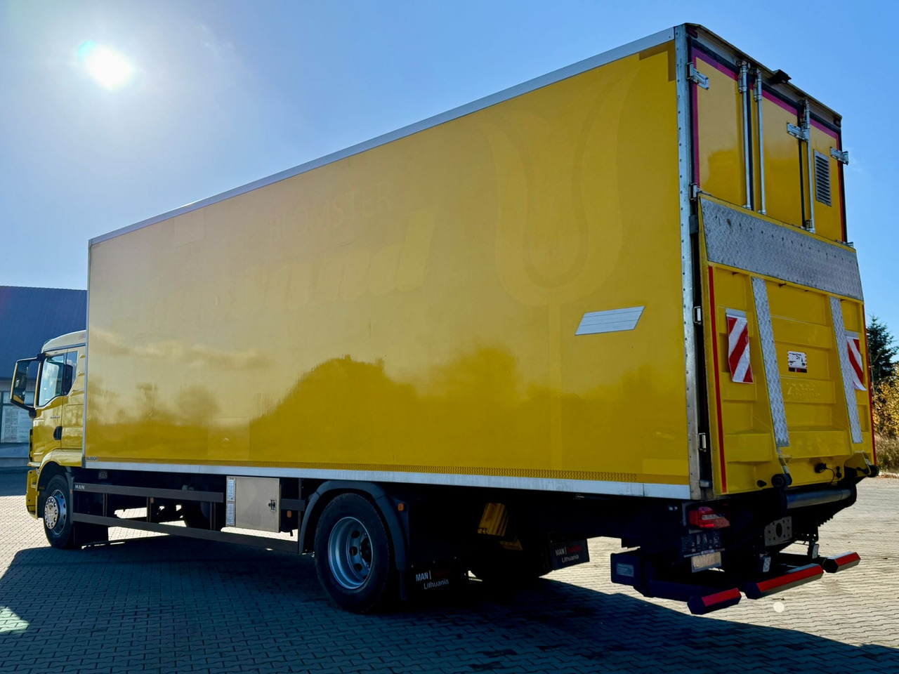 MAN 18.320 / IZOTERMA / GRZANA / WINDA / 20 EUROPALET / AUTOMAT / 170 TYŚ KM / 2021 R / SYPIALKA / CAŁY NA PODUSZKACH / SPROWADZONY / JAK NOWY - Kamion izotermik: foto 3 MAN 18.320 / IZOTERMA / GRZANA / WINDA / 20 EUROPALET / AUTOMAT / 170 TYŚ KM / 2021 R / SYPIALKA / CAŁY NA PODUSZKACH / SPROWADZONY / JAK NOWY - Kamion izotermik: foto 3