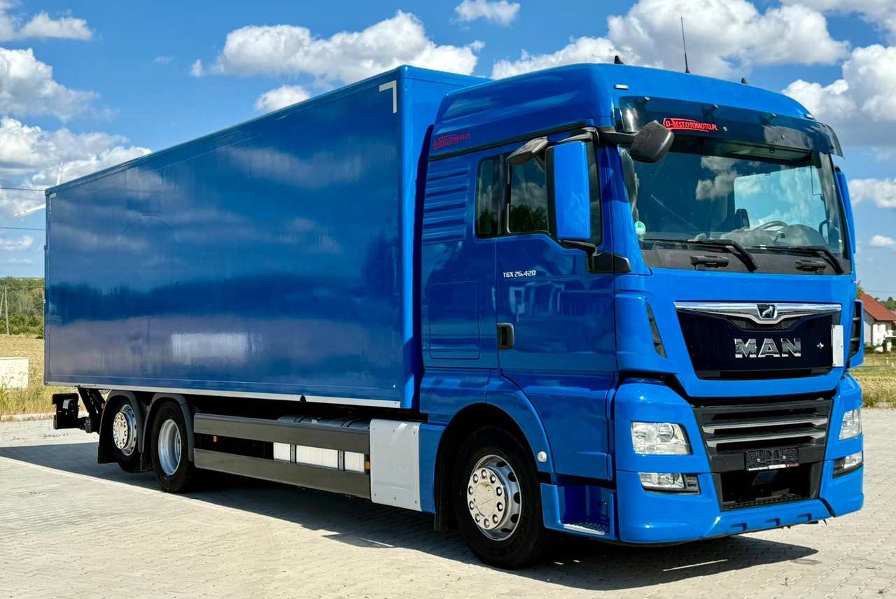 MAN TGX 26.420 / KONTENER / WINDA / 8.5 M DŁUGOŚCI / 21 EUROPALET / 6x2 / 3 OŚ PODNOSZONA I SKRĘTNA / ŁADOWNOŚĆ 14 415 KG / 2018 ROK / Z NIEMIEC - Kamion vagonetë: foto 1 MAN TGX 26.420 / KONTENER / WINDA / 8.5 M DŁUGOŚCI / 21 EUROPALET / 6x2 / 3 OŚ PODNOSZONA I SKRĘTNA / ŁADOWNOŚĆ 14 415 KG / 2018 ROK / Z NIEMIEC - Kamion vagonetë: foto 1