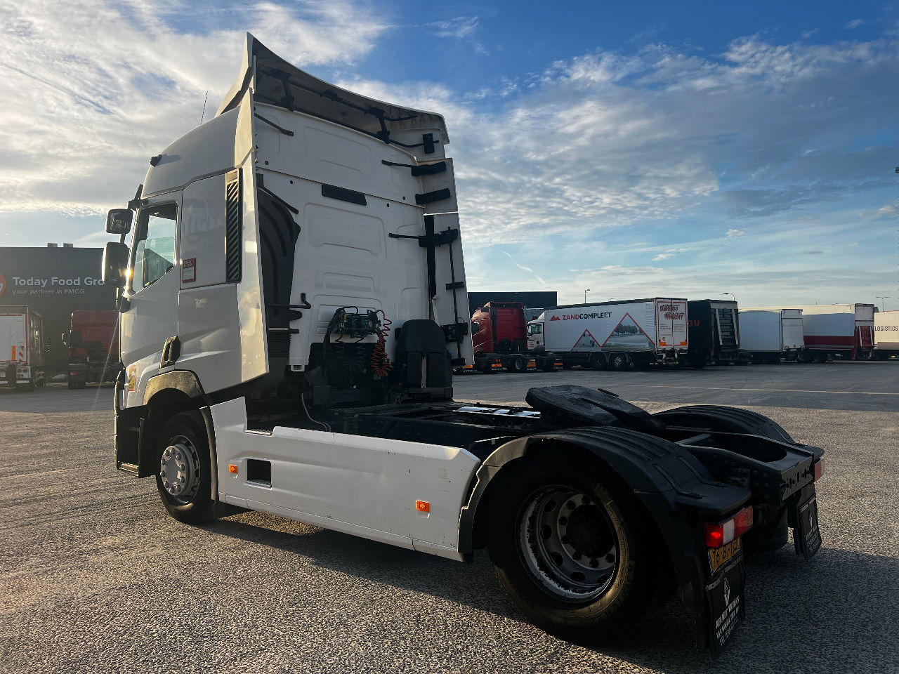 Renault T380 EUro 6, Full spoilers - Gjysmë-kamion: foto 4 Renault T380 EUro 6, Full spoilers - Gjysmë-kamion: foto 4