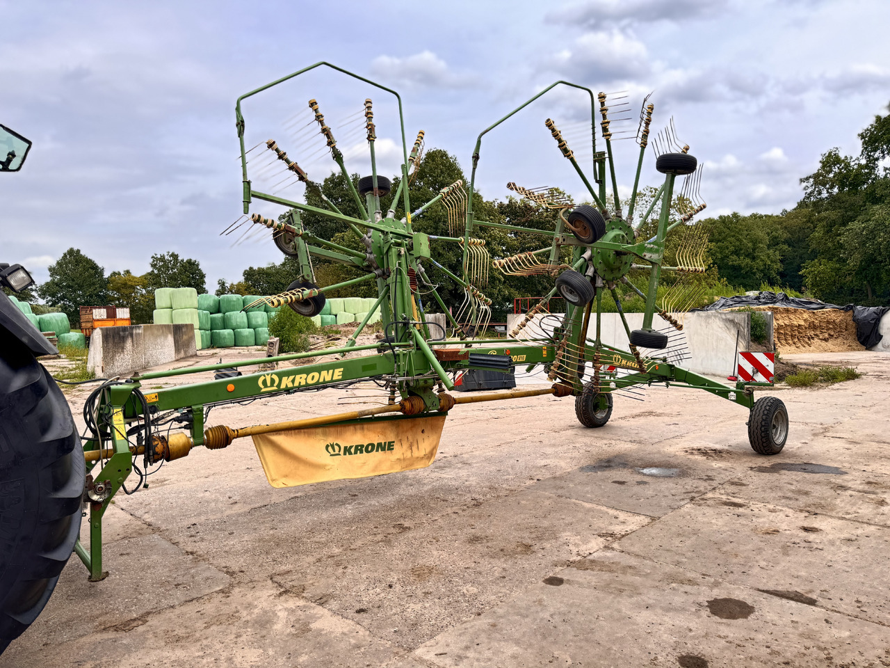 KRONE Swadro 810 - Barkthyese/ Shkundës bari: foto 1 KRONE Swadro 810 - Barkthyese/ Shkundës bari: foto 1