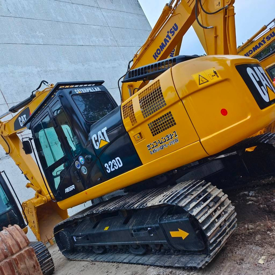 CAT 323 D - Ekskavator me zinxhirë: foto 1 CAT 323 D - Ekskavator me zinxhirë: foto 1