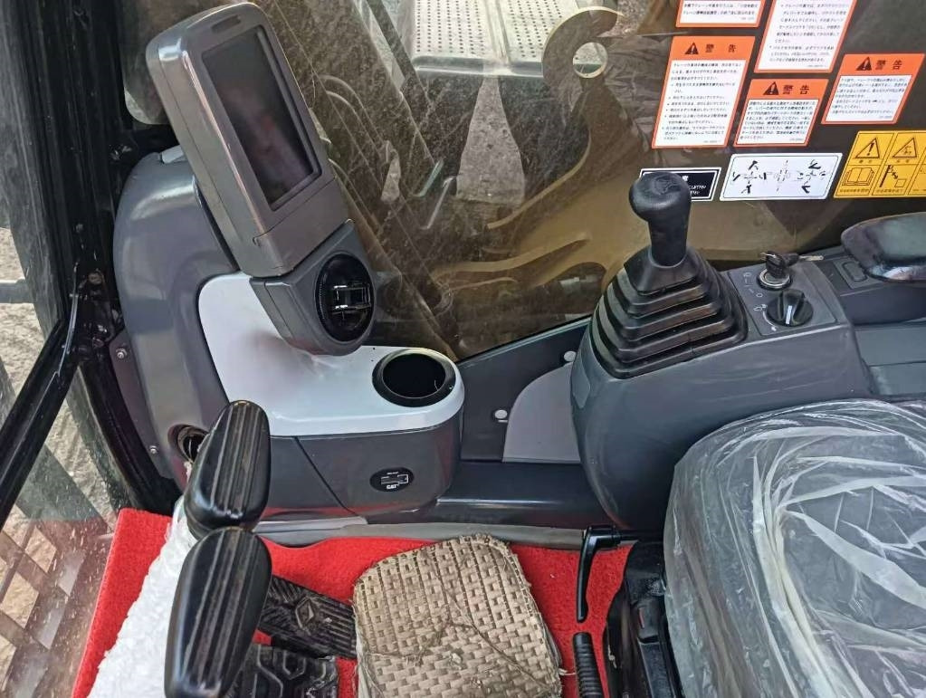 CAT 324 D2L - Ekskavator me zinxhirë: foto 5 CAT 324 D2L - Ekskavator me zinxhirë: foto 5