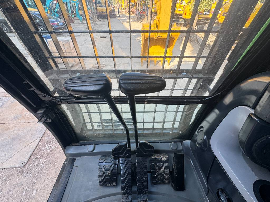 CAT 330D2L - Ekskavator me zinxhirë: foto 5 CAT 330D2L - Ekskavator me zinxhirë: foto 5
