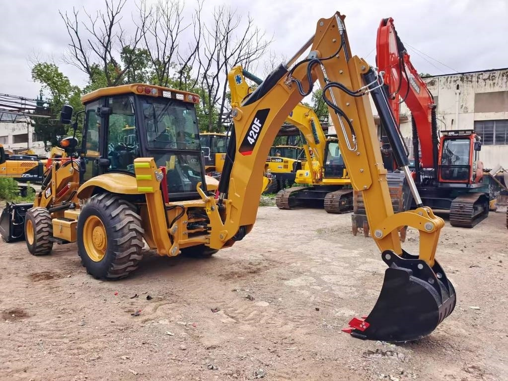 CAT 420 F - Fadromë me shkarkim nga prapa: foto 5 CAT 420 F - Fadromë me shkarkim nga prapa: foto 5