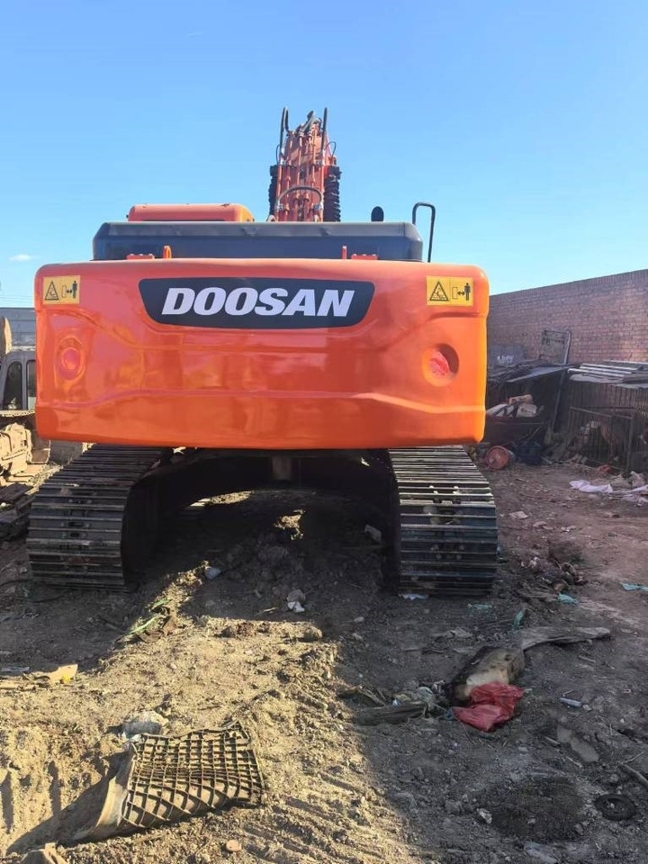 Doosan DX 225 LC - Ekskavator me zinxhirë: foto 2 Doosan DX 225 LC - Ekskavator me zinxhirë: foto 2