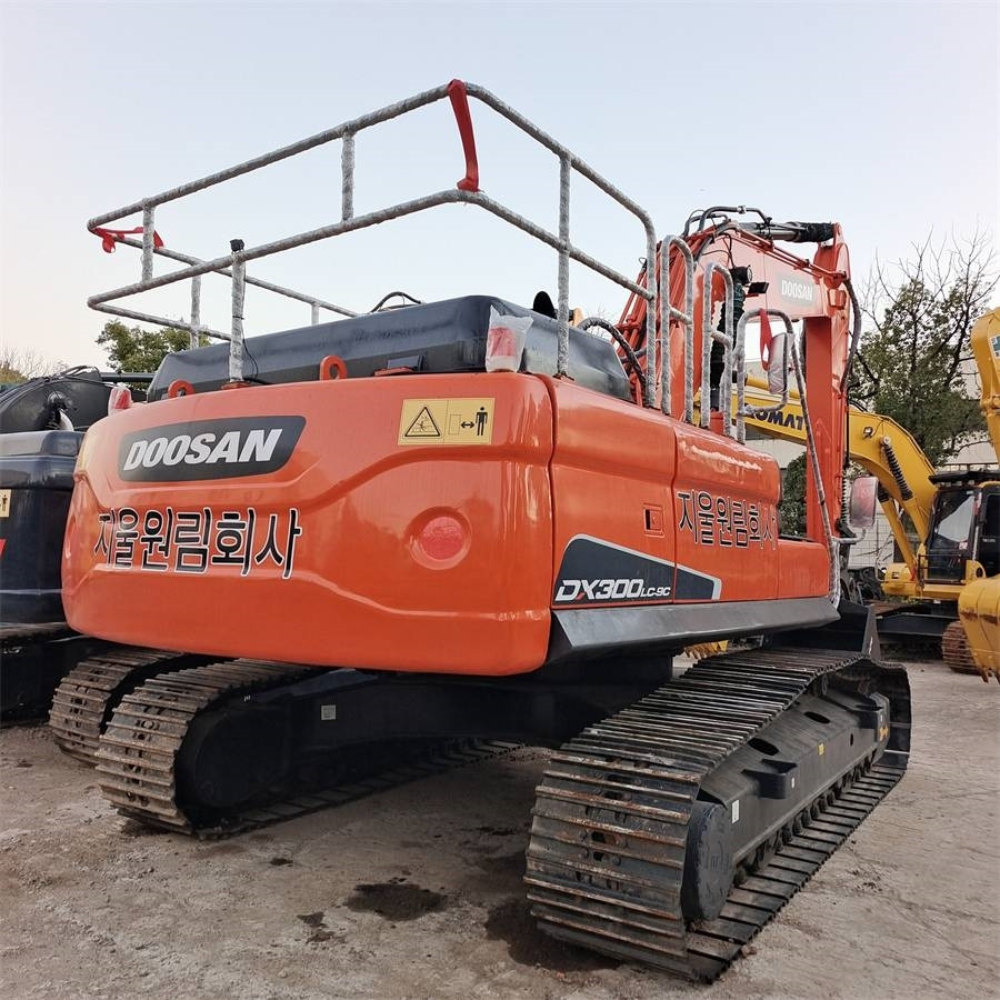 Doosan DX 300 LC - Ekskavator me zinxhirë: foto 2 Doosan DX 300 LC - Ekskavator me zinxhirë: foto 2