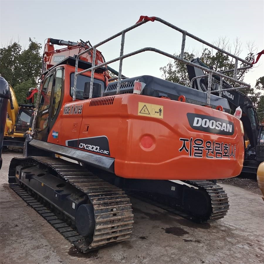Doosan DX 300 LC - Ekskavator me zinxhirë: foto 4 Doosan DX 300 LC - Ekskavator me zinxhirë: foto 4