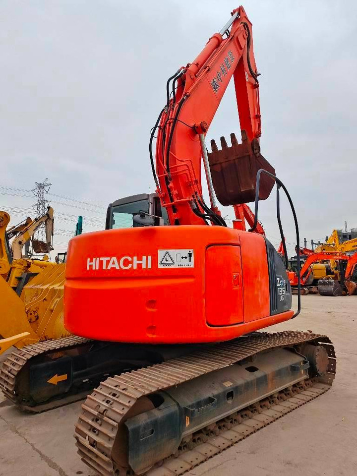 Hitachi ZX 135 US - Ekskavator me zinxhirë: foto 4 Hitachi ZX 135 US - Ekskavator me zinxhirë: foto 4