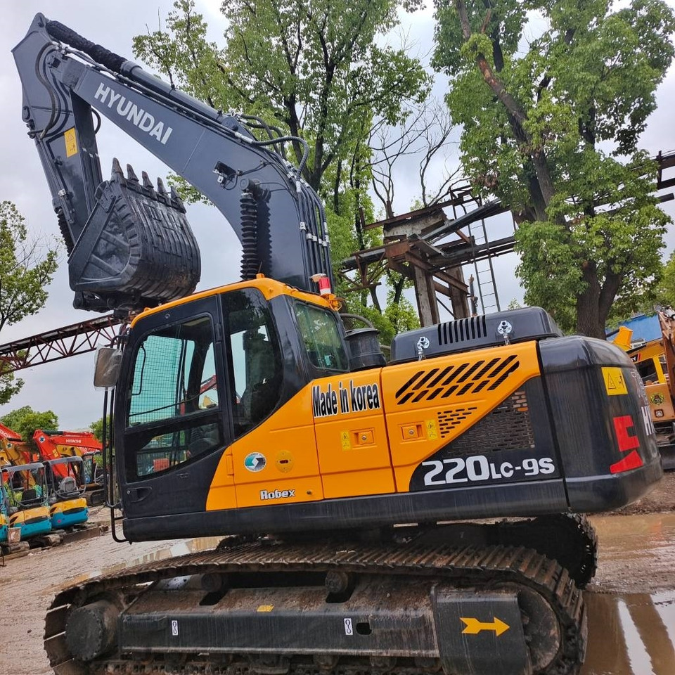 Hyundai 220 LC-9S - Ekskavator me zinxhirë: foto 4 Hyundai 220 LC-9S - Ekskavator me zinxhirë: foto 4