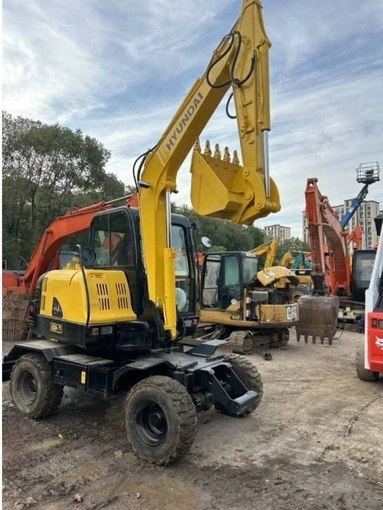 Hyundai 60W-7 - Ekskavator me goma: foto 2 Hyundai 60W-7 - Ekskavator me goma: foto 2