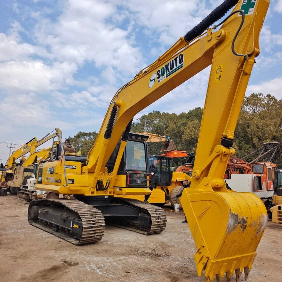 Komatsu PC 200-8 - Ekskavator me zinxhirë: foto 2 Komatsu PC 200-8 - Ekskavator me zinxhirë: foto 2