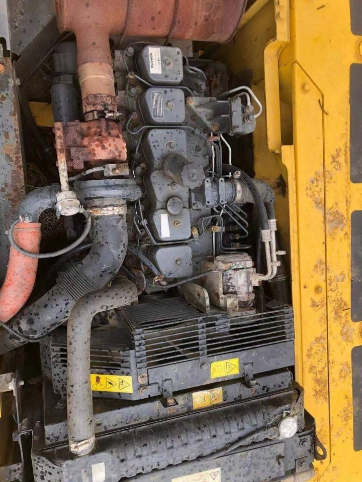 Ekskavator me zinxhirë Komatsu PC 200 LC: foto 11 Ekskavator me zinxhirë Komatsu PC 200 LC: foto 11