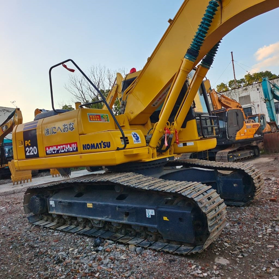 Komatsu PC 220-7 - Ekskavator me zinxhirë: foto 2 Komatsu PC 220-7 - Ekskavator me zinxhirë: foto 2