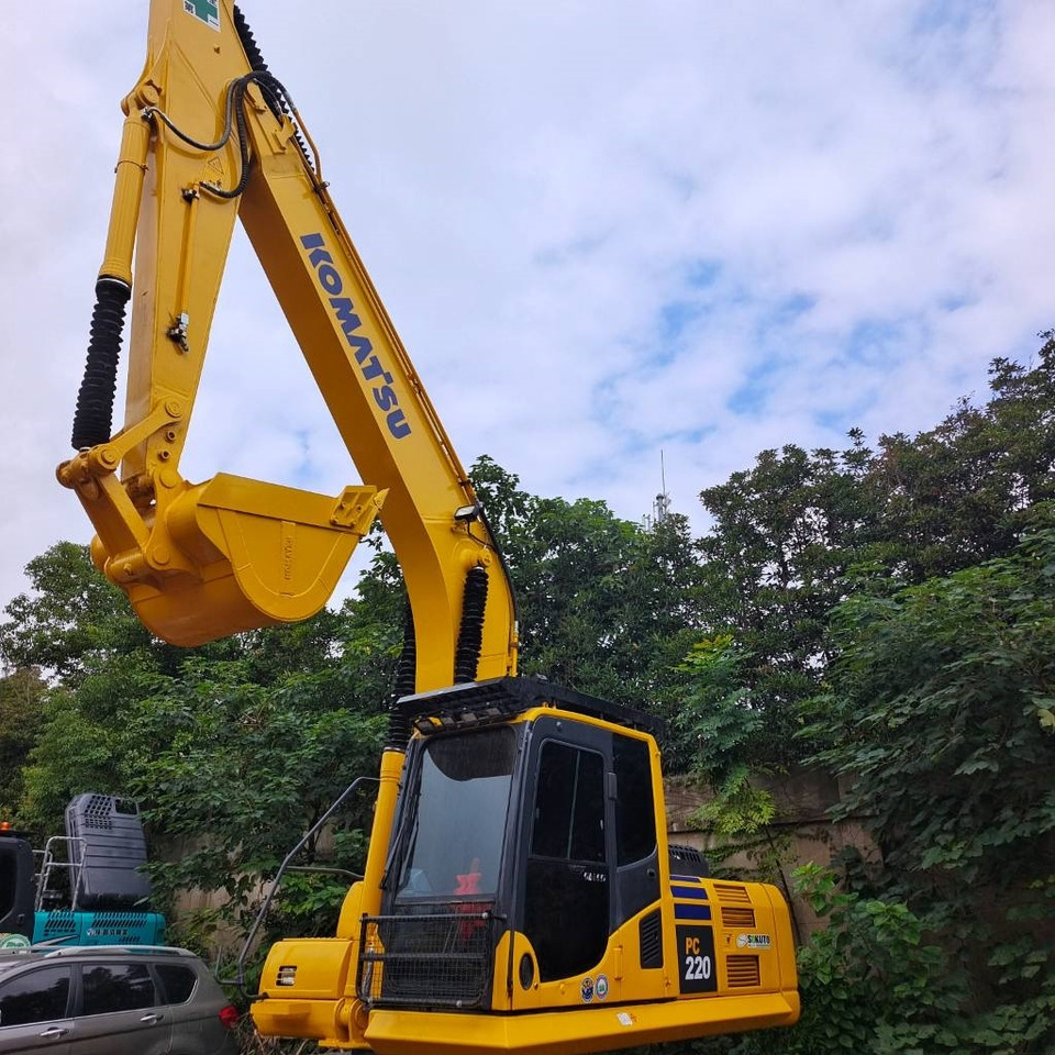 Komatsu PC 220-8 - Ekskavator me zinxhirë: foto 3 Komatsu PC 220-8 - Ekskavator me zinxhirë: foto 3