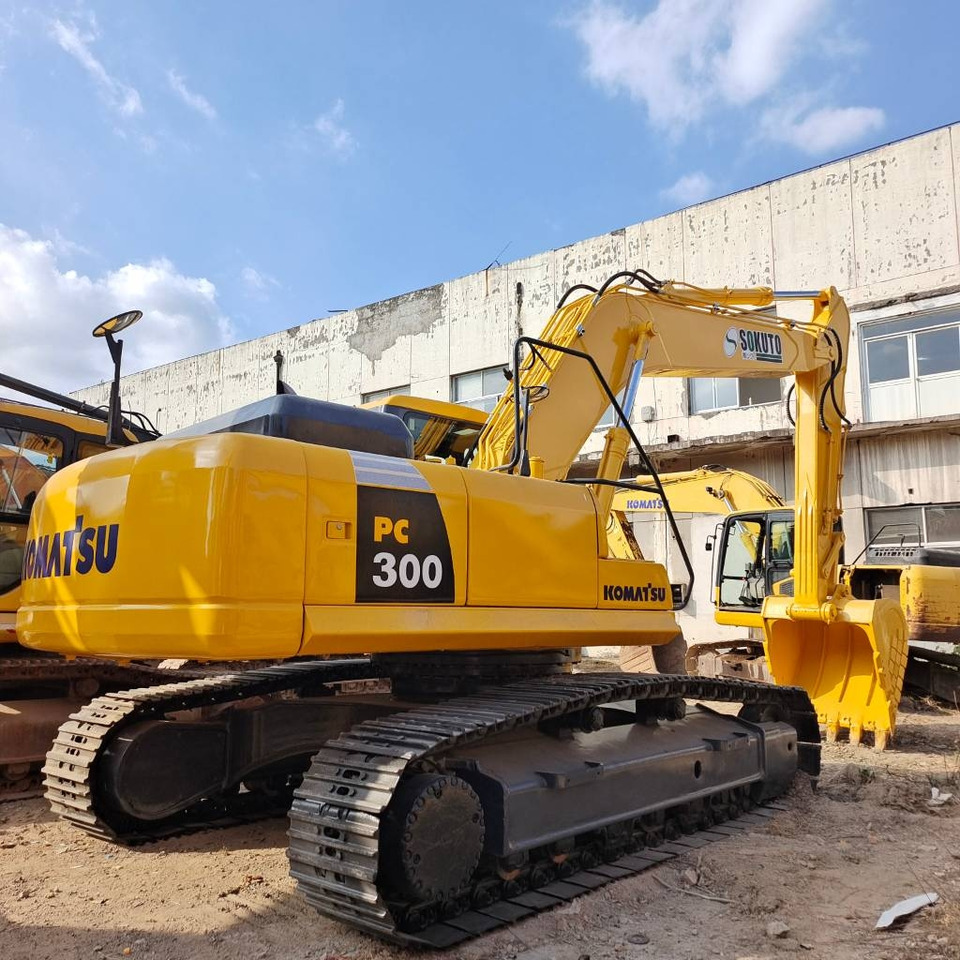 Komatsu PC 300 - Ekskavator me zinxhirë: foto 1 Komatsu PC 300 - Ekskavator me zinxhirë: foto 1