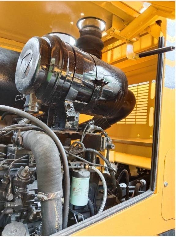 Komatsu WA 320-5 - Ekskavator me zinxhirë: foto 2 Komatsu WA 320-5 - Ekskavator me zinxhirë: foto 2