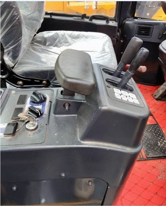 Komatsu WA 320-5 - Ekskavator me zinxhirë: foto 5 Komatsu WA 320-5 - Ekskavator me zinxhirë: foto 5