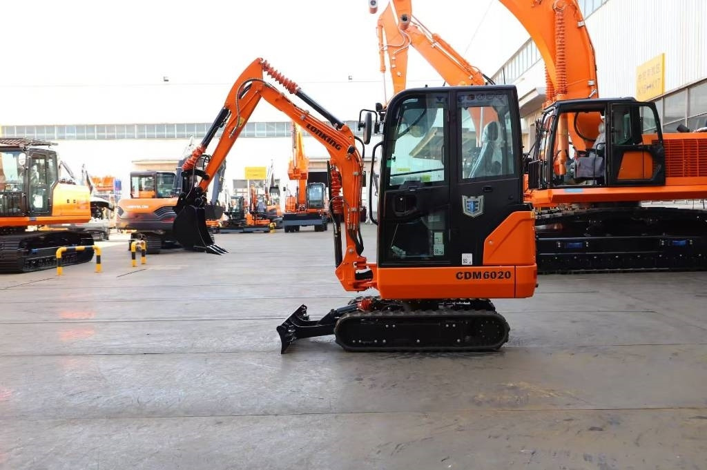 Lonking LG 6020 BRAND NEW MACHINE - Ekskavator me zinxhirë: foto 3 Lonking LG 6020 BRAND NEW MACHINE - Ekskavator me zinxhirë: foto 3