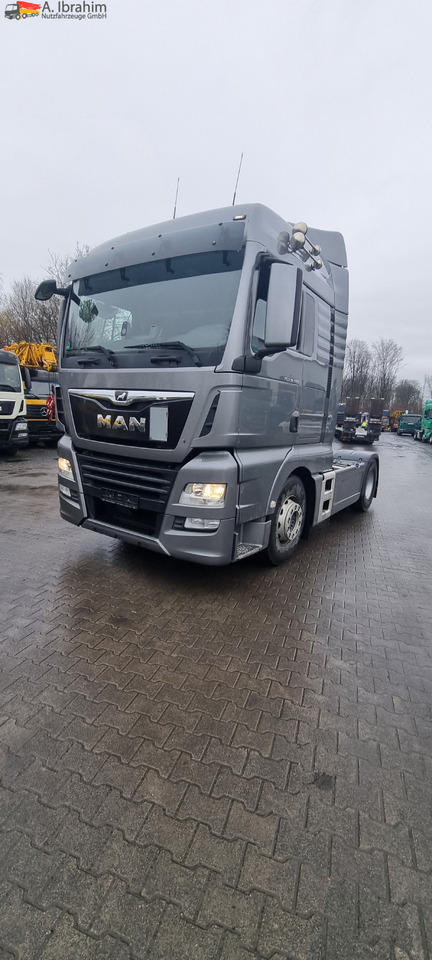 MAN 18.500 TGX Retarder, 2x Tank, Motorschaden !! - Gjysmë-kamion: foto 1 MAN 18.500 TGX Retarder, 2x Tank, Motorschaden !! - Gjysmë-kamion: foto 1