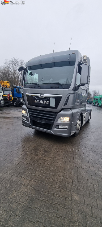 Gjysmë-kamion MAN 18.500 TGX Retarder, 2x Tank, Motorschaden !!: foto 9
