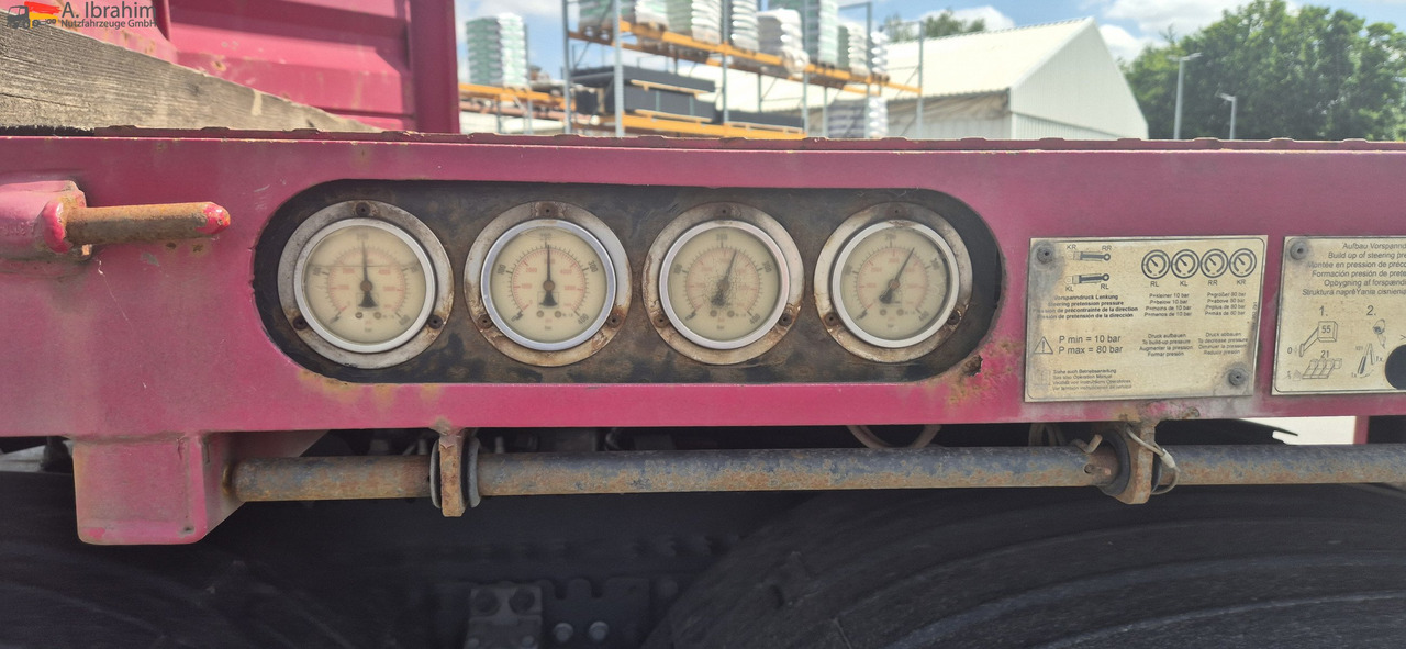 Goldhofer STZ-TBL3-33/80 Tiefbett mit Rampen Lenkung mit FB - Gjysmë rimorkio me plan ngarkimi të ulët: foto 5 Goldhofer STZ-TBL3-33/80 Tiefbett mit Rampen Lenkung mit FB - Gjysmë rimorkio me plan ngarkimi të ulët: foto 5