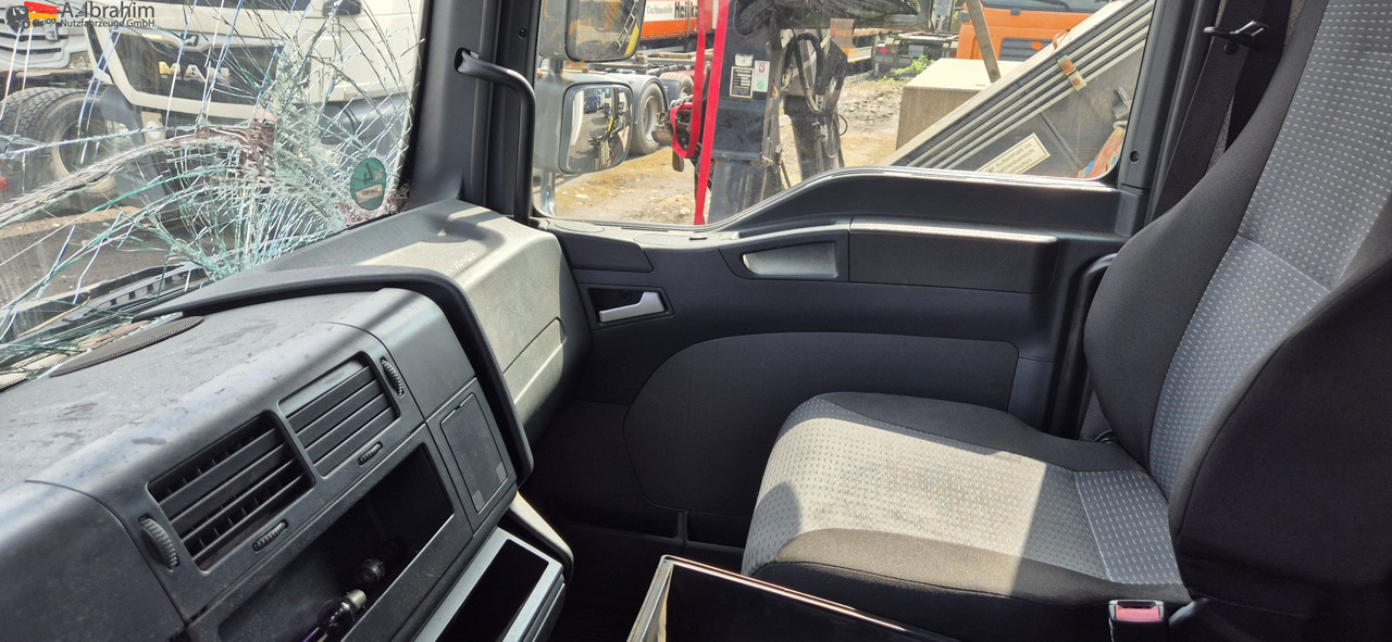 MAN TGL 8.150 4X2 BL Unfallschaden bedingt fahrbereit, Motor ok - Kamioncine: foto 2 MAN TGL 8.150 4X2 BL Unfallschaden bedingt fahrbereit, Motor ok - Kamioncine: foto 2