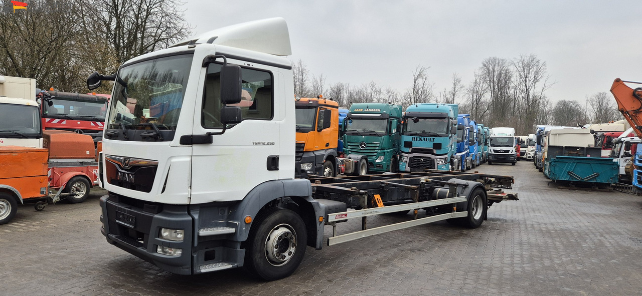 MAN 12.250 LBW 1500 kg Dehollandia - Transportjer kontejnerësh/ Kamion me karroceri të çmontueshme: foto 1 MAN 12.250 LBW 1500 kg Dehollandia - Transportjer kontejnerësh/ Kamion me karroceri të çmontueshme: foto 1